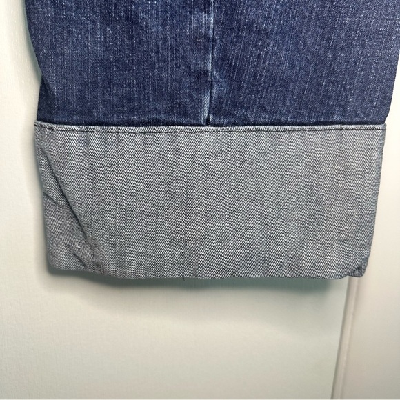 Azzure Y2K Cuffed Jean Capris. Size: 32. Dark Wash.
Low rise. Large cuffs. - Picture 2 of 8